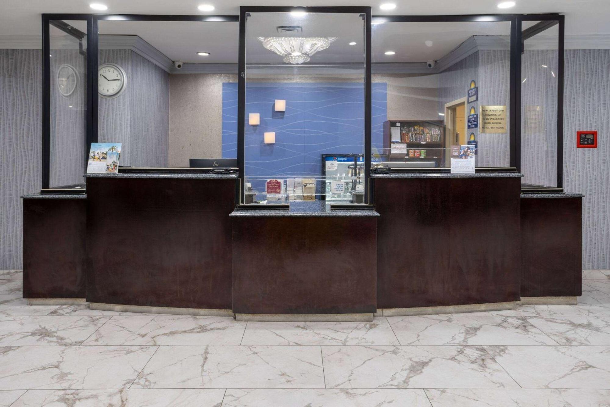 Days Hotel By Wyndham North Bergen Kültér fotó